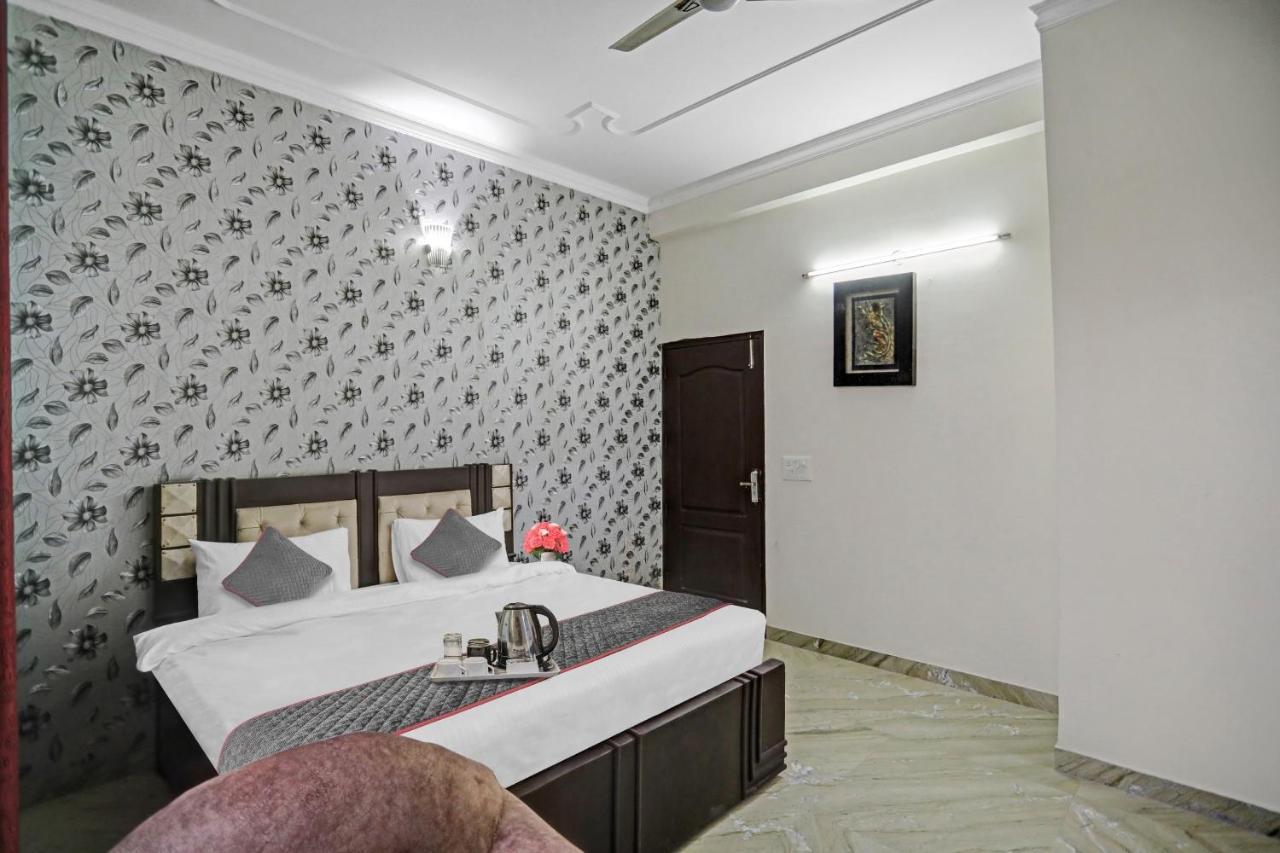 Townhouse The Premier View Near Iskcon Temple Noida 호텔 외부 사진