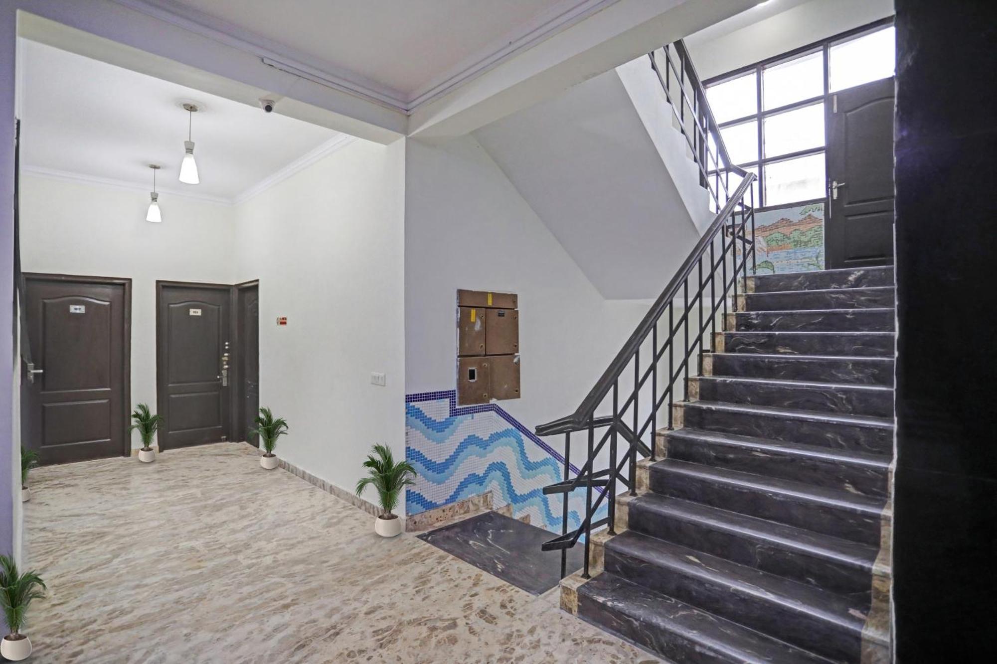 Townhouse The Premier View Near Iskcon Temple Noida 호텔 외부 사진