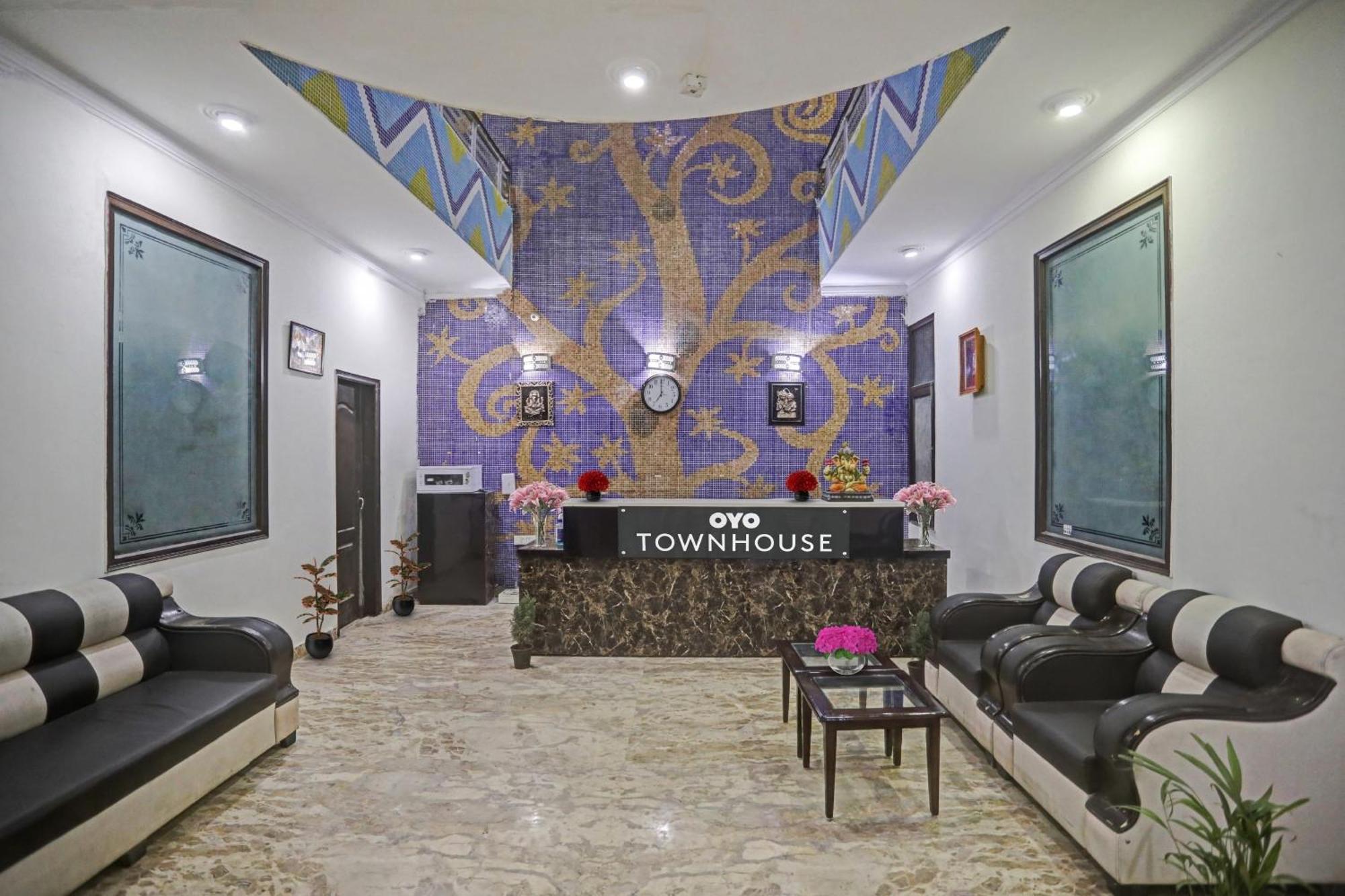 Townhouse The Premier View Near Iskcon Temple Noida 호텔 외부 사진