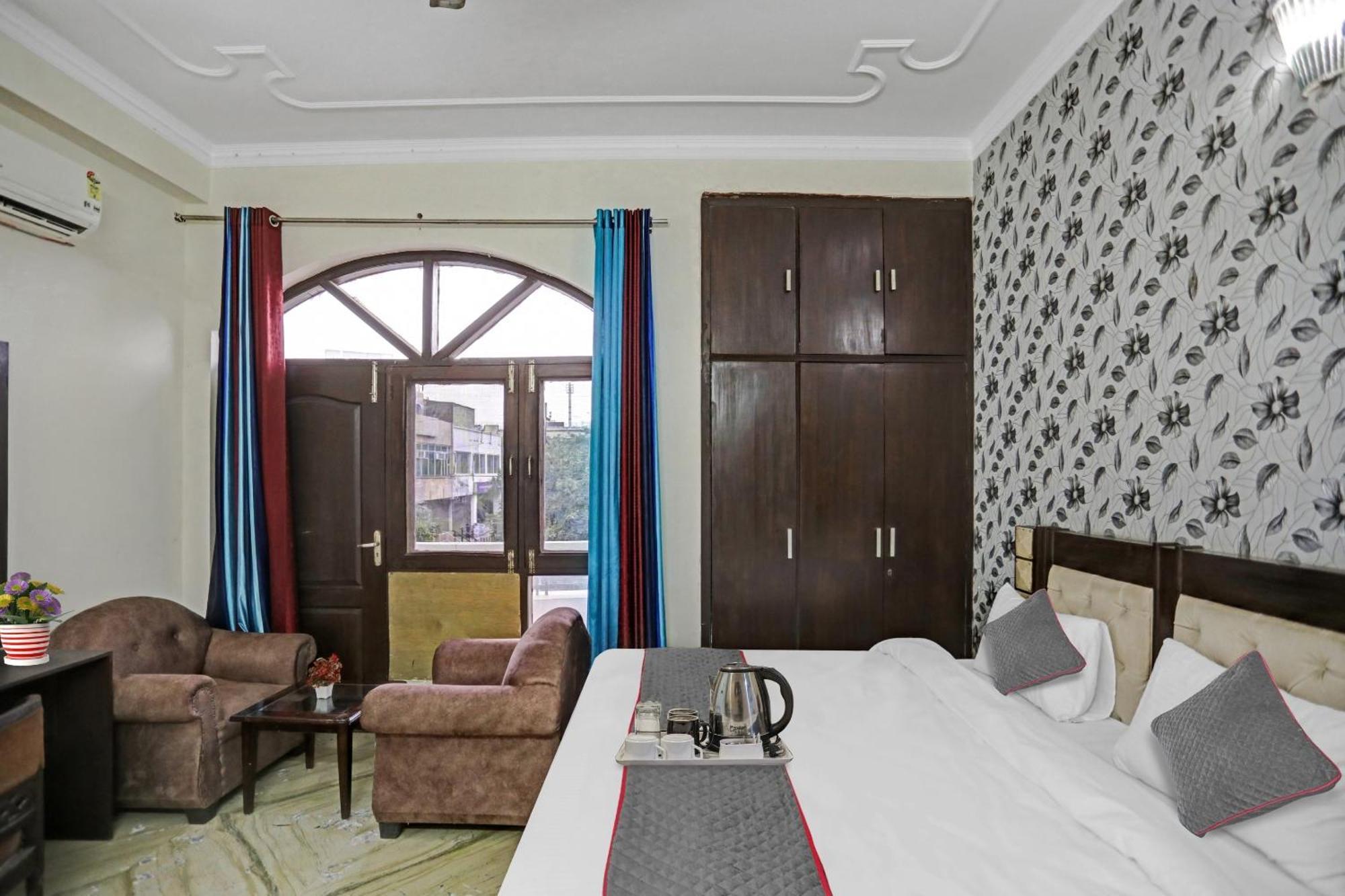 Townhouse The Premier View Near Iskcon Temple Noida 호텔 외부 사진