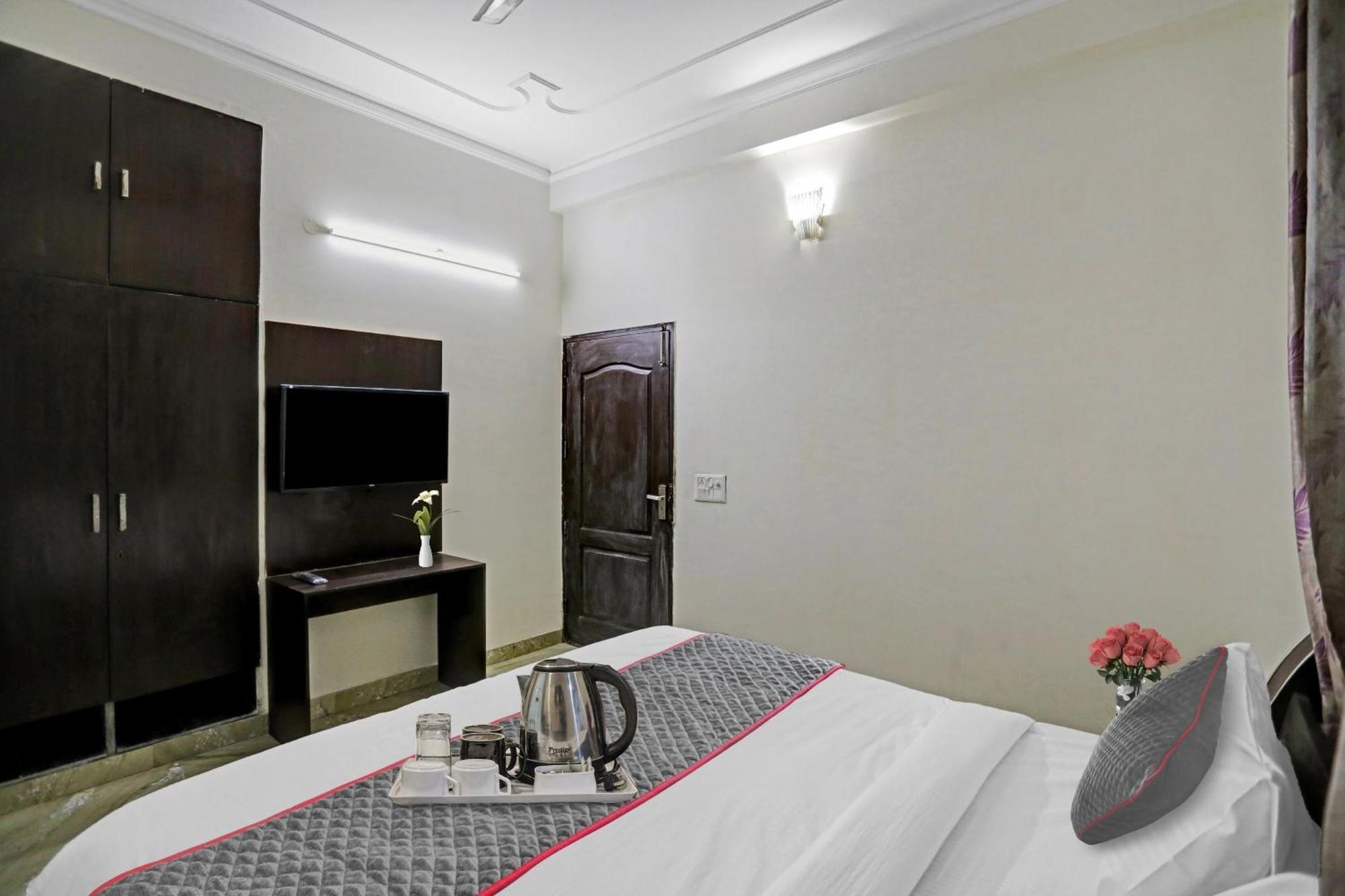 Townhouse The Premier View Near Iskcon Temple Noida 호텔 외부 사진