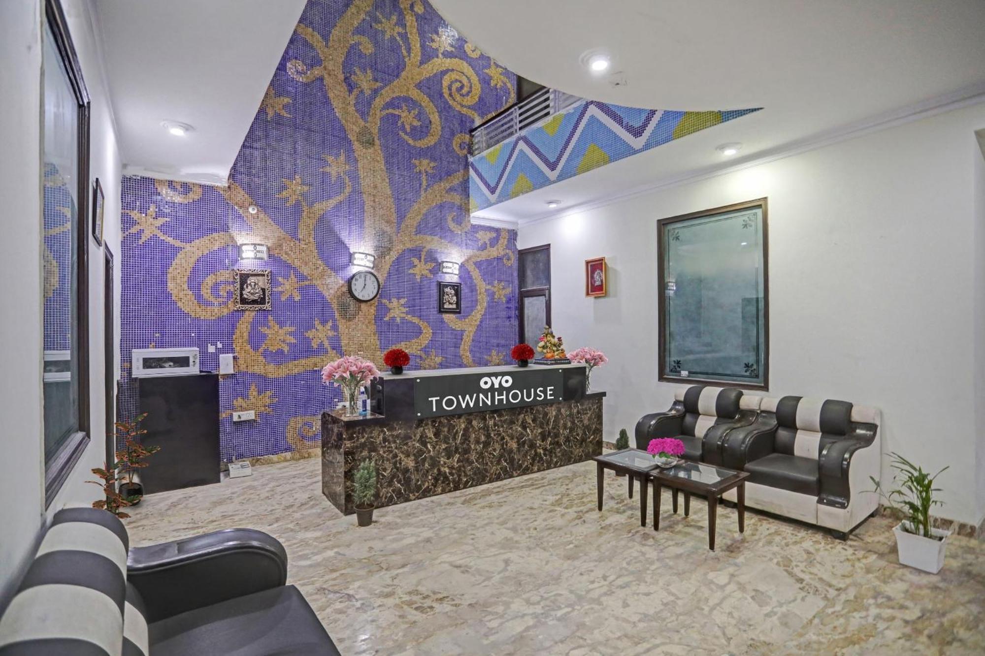 Townhouse The Premier View Near Iskcon Temple Noida 호텔 외부 사진