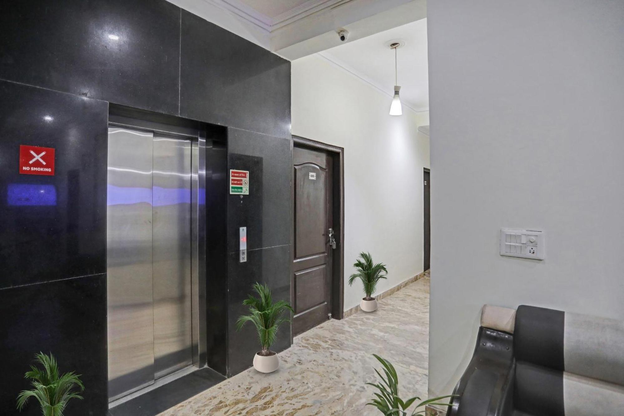 Townhouse The Premier View Near Iskcon Temple Noida 호텔 외부 사진