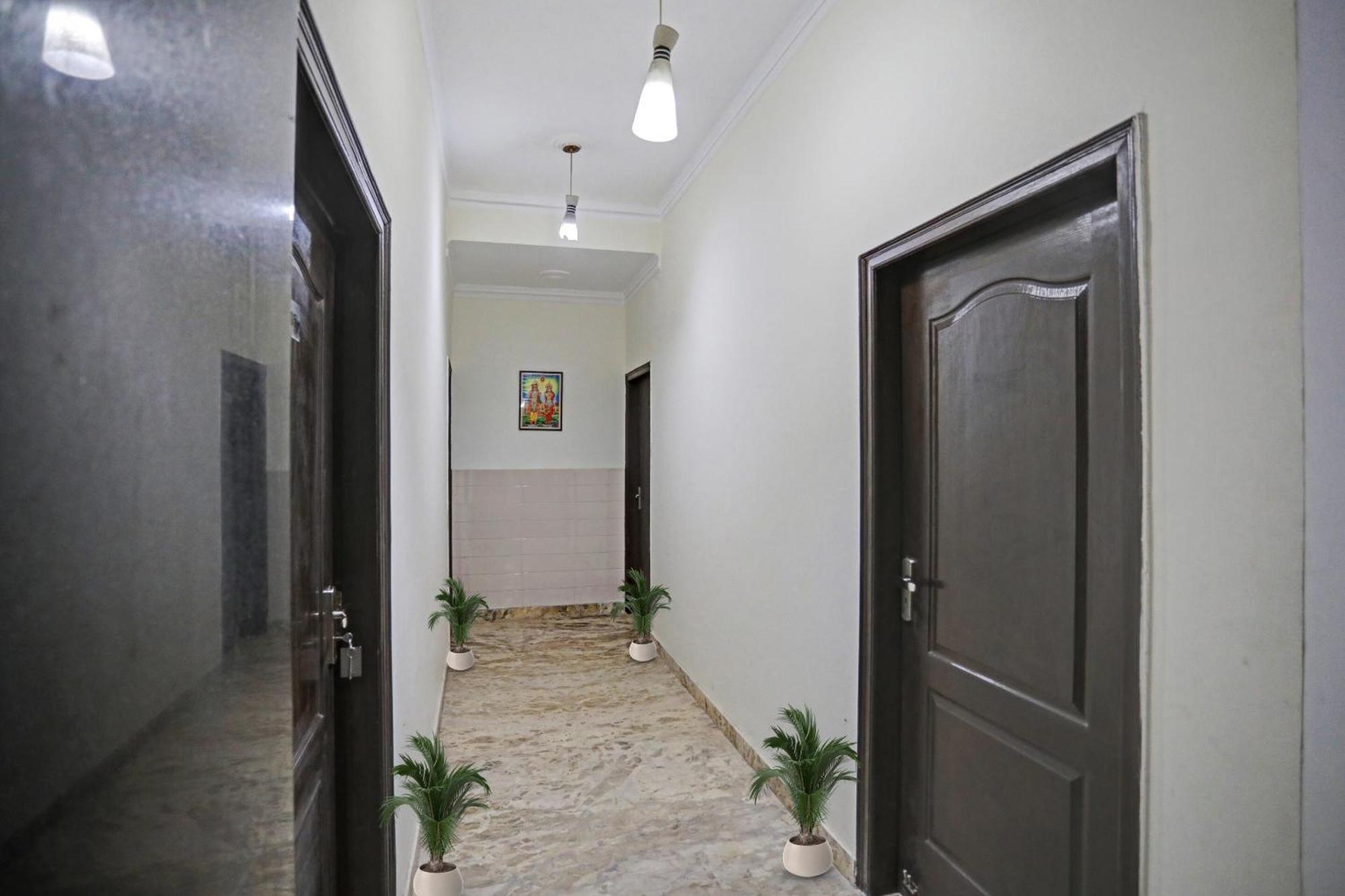 Townhouse The Premier View Near Iskcon Temple Noida 호텔 외부 사진