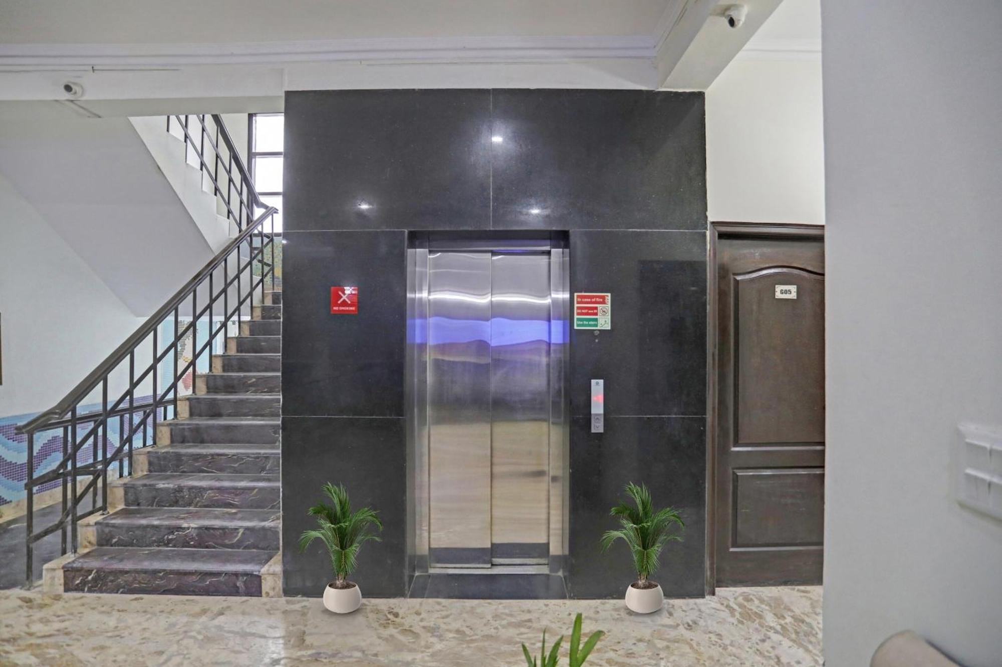 Townhouse The Premier View Near Iskcon Temple Noida 호텔 외부 사진