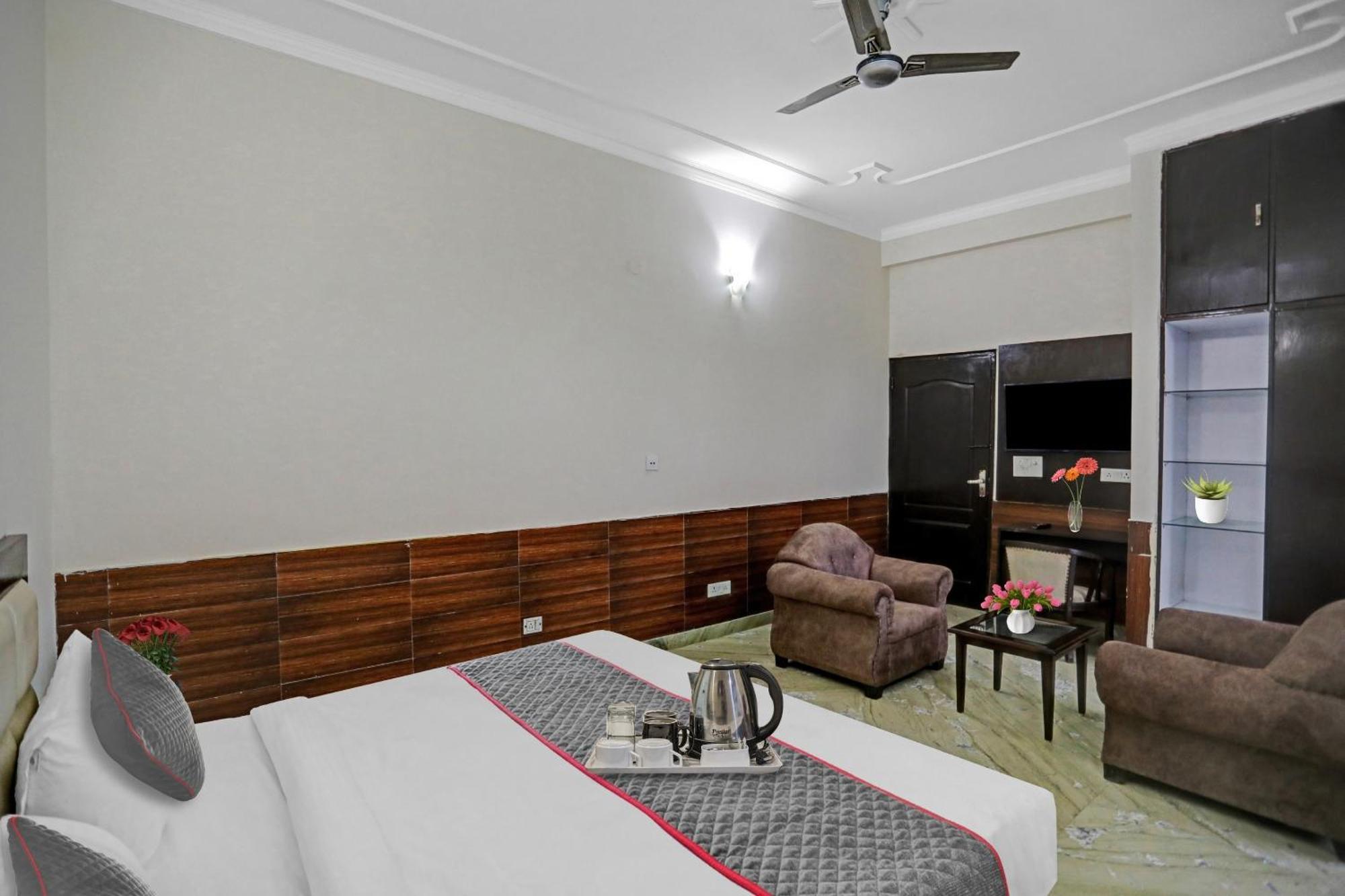 Townhouse The Premier View Near Iskcon Temple Noida 호텔 외부 사진