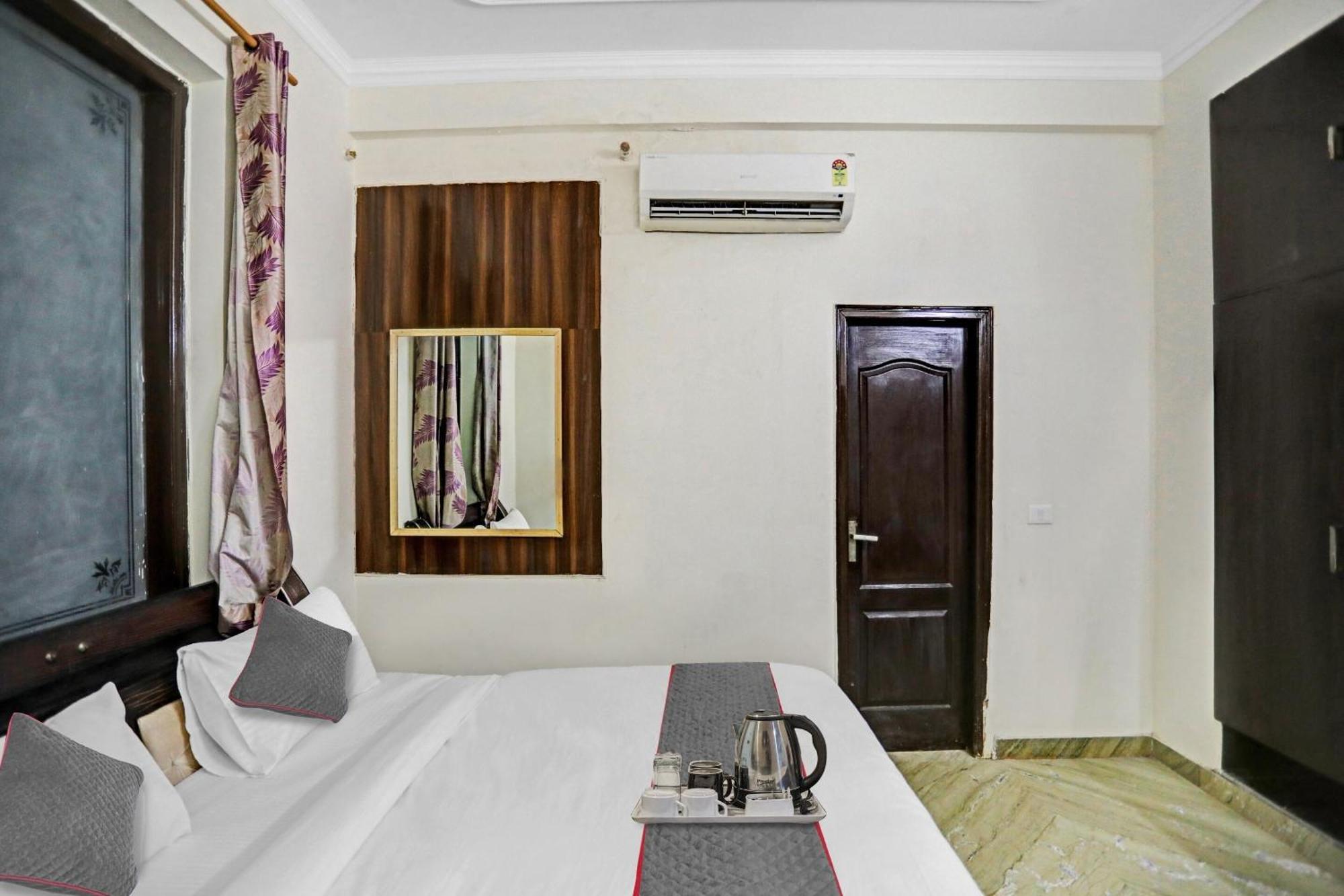 Townhouse The Premier View Near Iskcon Temple Noida 호텔 외부 사진