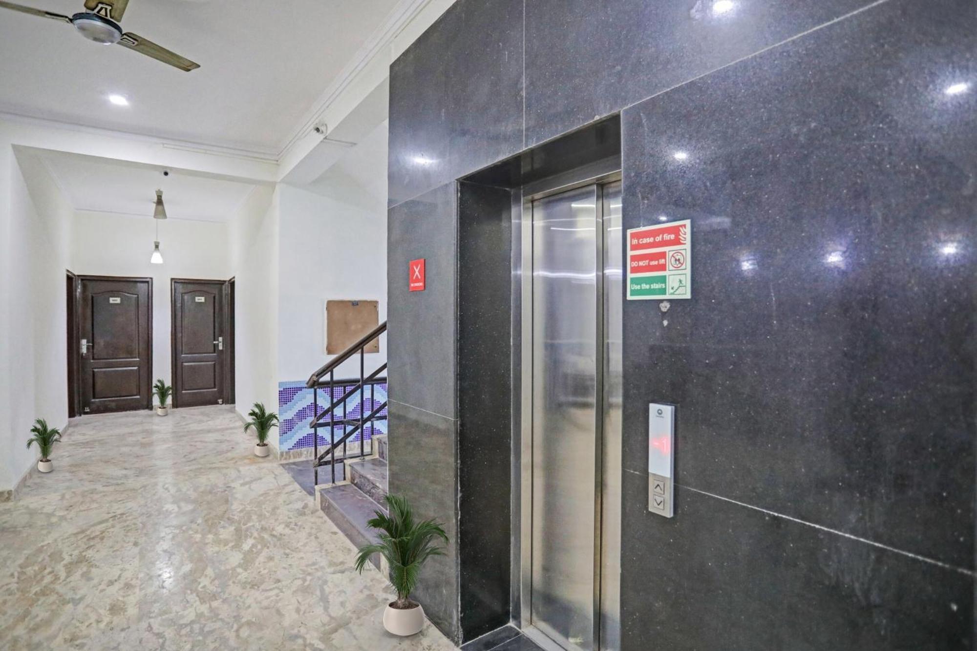 Townhouse The Premier View Near Iskcon Temple Noida 호텔 외부 사진